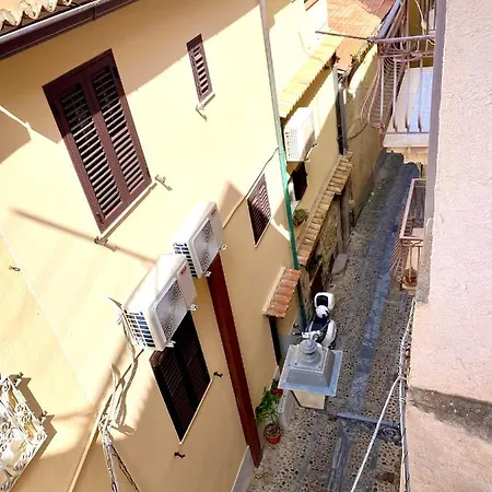 La Scala Del Bacio * Scilla
